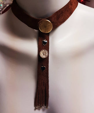 Leather & Button drop-choker